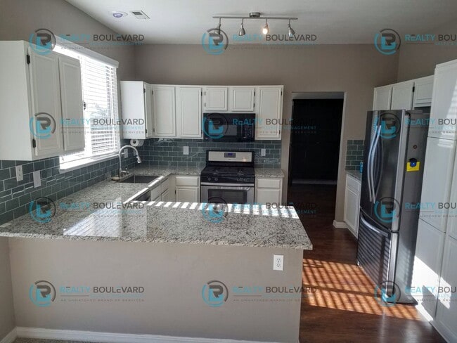 Building Photo - 1/2 MONTH FREE!! Amazing 4 Bedroom 2.5 Bat...