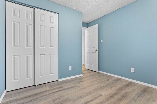 Building Photo - 2425 Spruce St