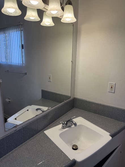 Building Photo - 443 Occidental Dr