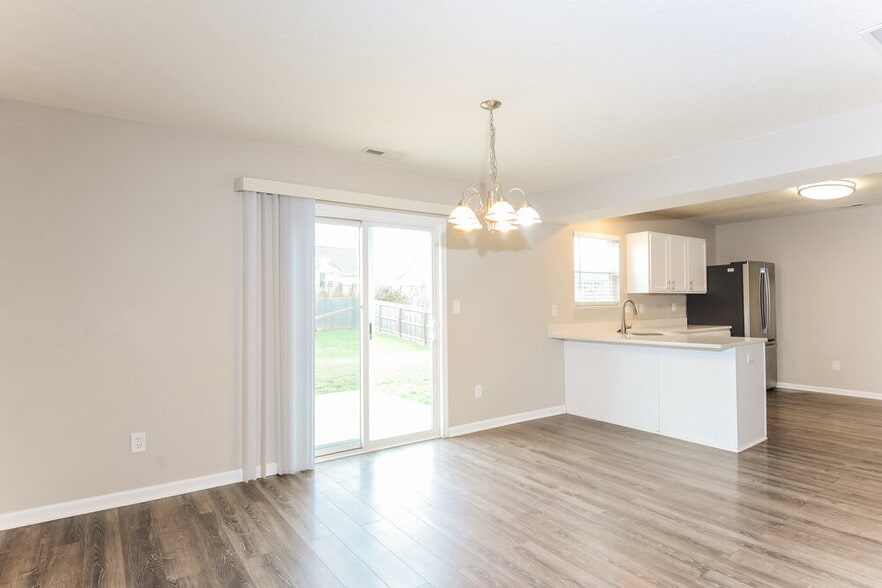 Building Photo - 508 Grassy Bend Dr