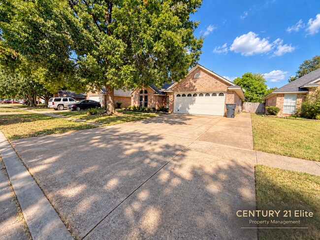 Building Photo - 2106 Middle Creek Blvd