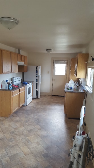 Building Photo - 423 3rd St W