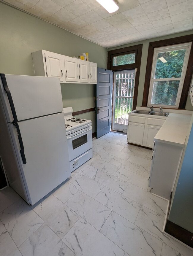 Building Photo - 3 Bedroom 1 Bathroom Single Family Home (G...
