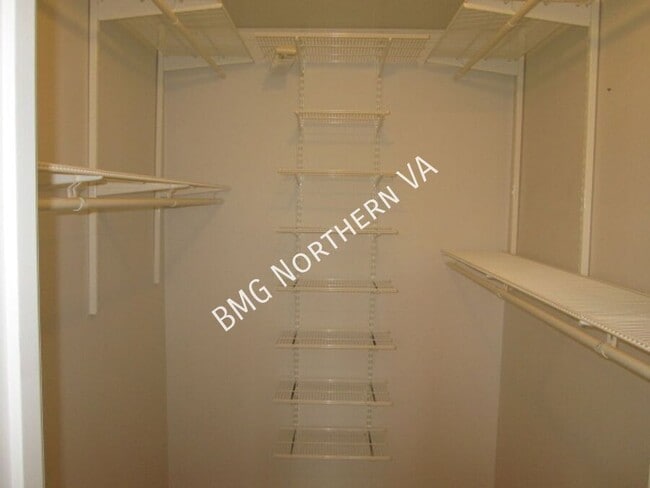 Building Photo - 21108 Twinridge Square