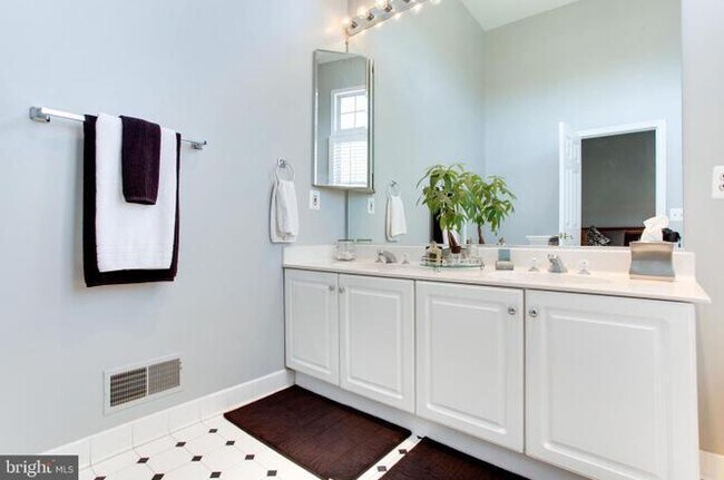 Building Photo - 7021 Haycock Rd