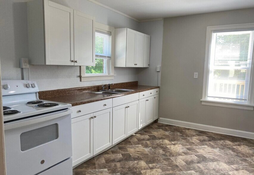 Kitchen - 1103 E McCarty St