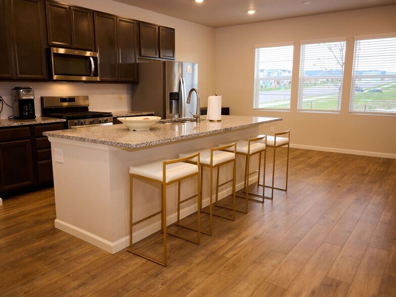 Building Photo - 8848 Fraser River Lp