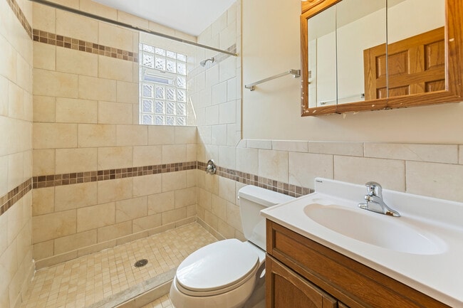 Building Photo - 1435 E 53rd St