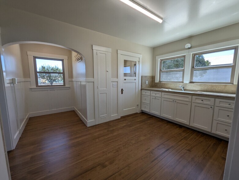 Building Photo - 211 Freitas Rd