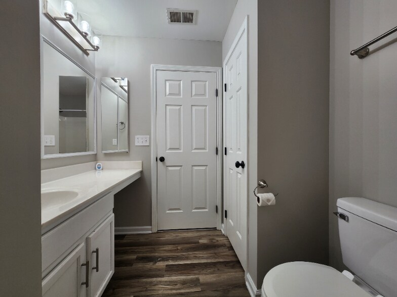 Building Photo - 383 Castleton Cir