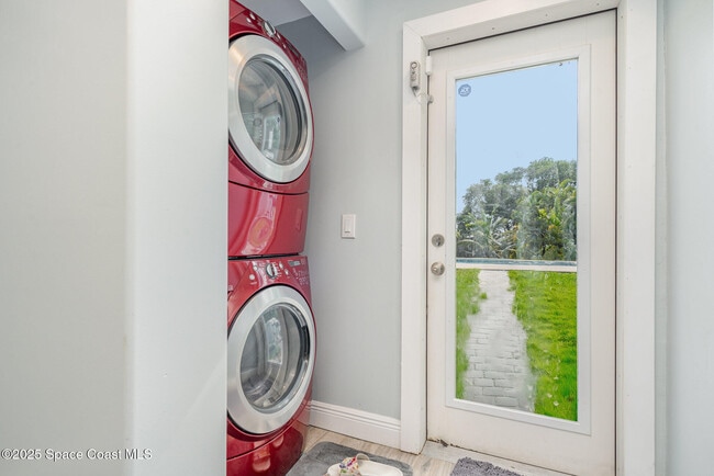 Building Photo - 409 E Melbourne Ave