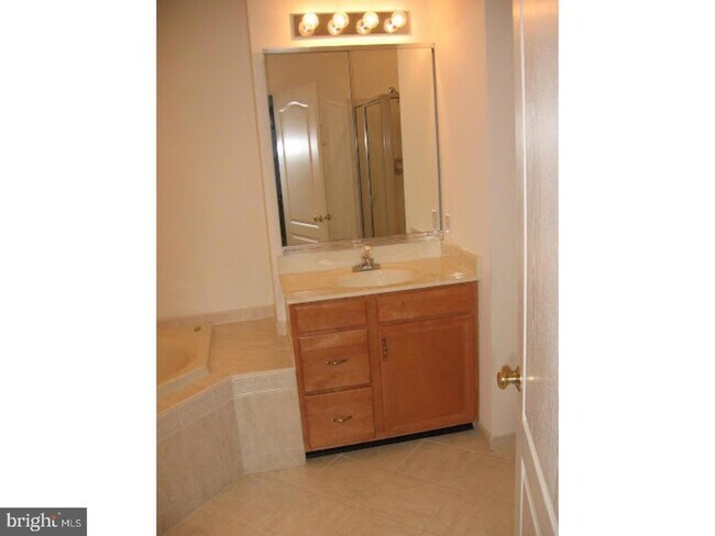 Building Photo - 218 Silverbell Ct