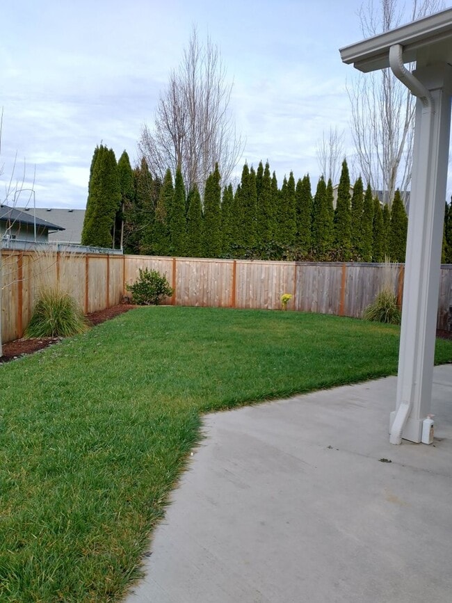 Building Photo - Welcome to this Beautiful Property in Keizer