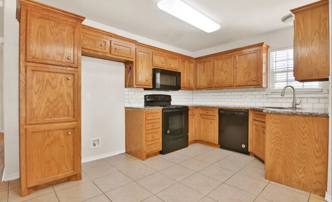 Building Photo - 2117 99th St