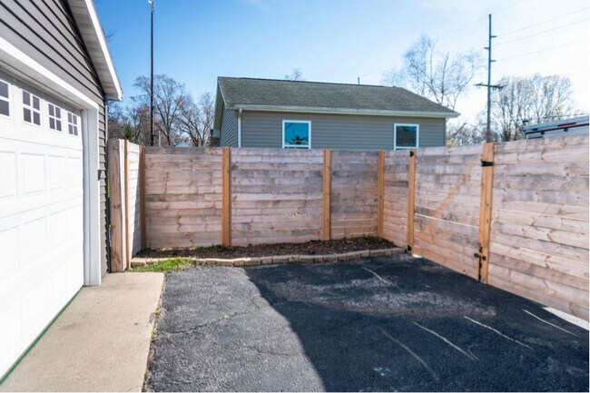 Building Photo - 186 Harrington Ave