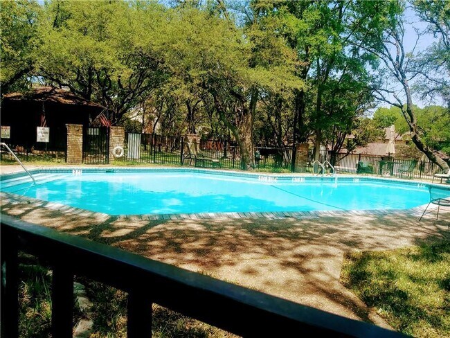 Building Photo - 8226 Summer Side Dr