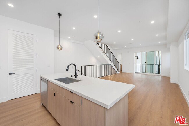 Building Photo - 5248 Auckland Ave