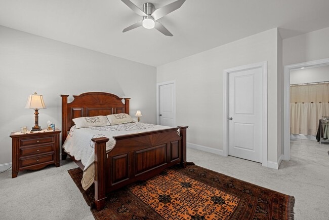 Building Photo - Like new townhome in Wykoff!