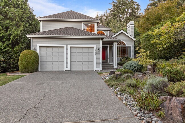 Building Photo - Spacious 4 bed/2.5 bath in Kirkland