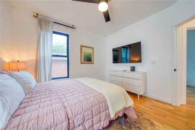 Building Photo - 829 Barnett St NE