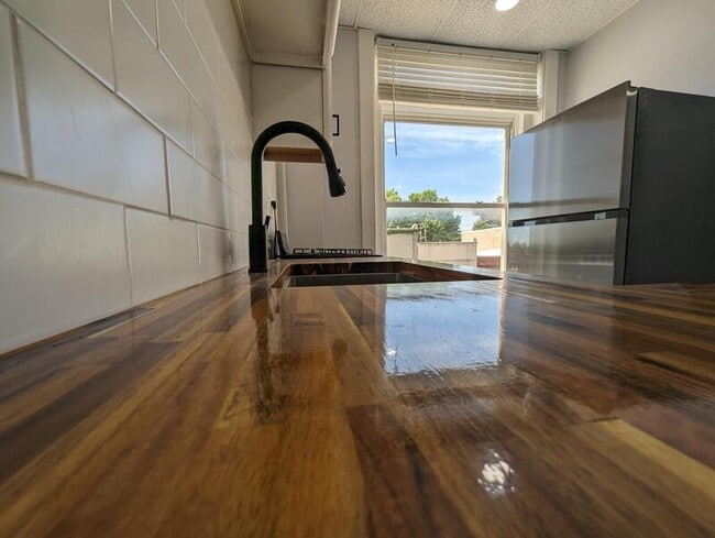 Building Photo - 124 S 2nd St