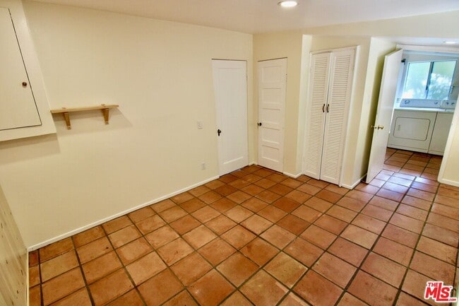 Building Photo - 20200 Paradise Ln