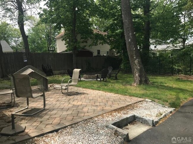 Building Photo - 25 Billings St