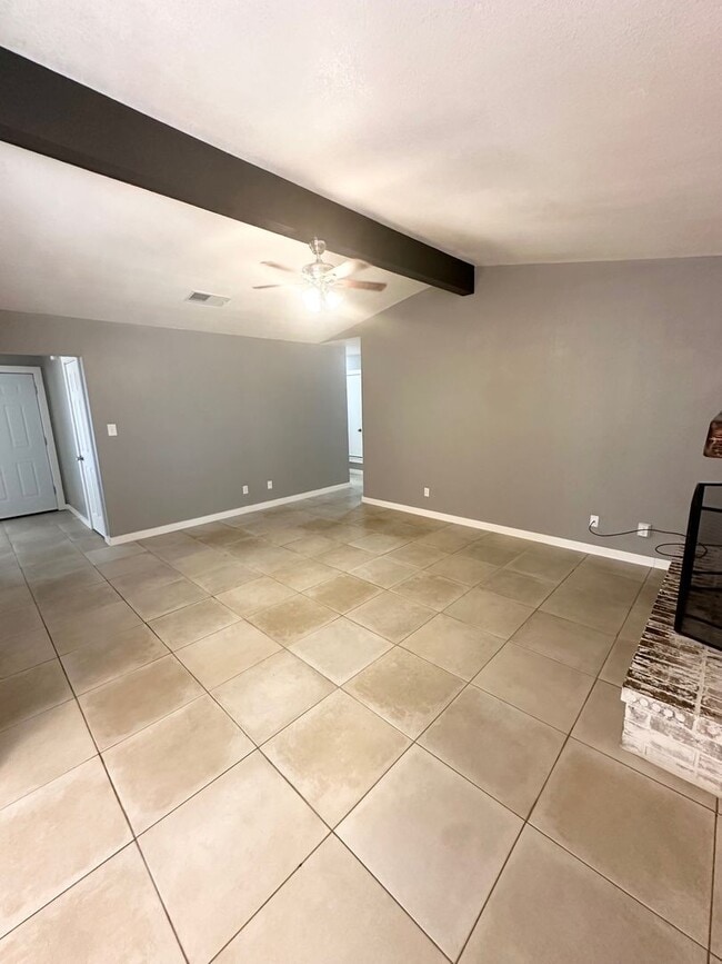Building Photo - Fully Remodeled 3 Bedroom House For Rent!