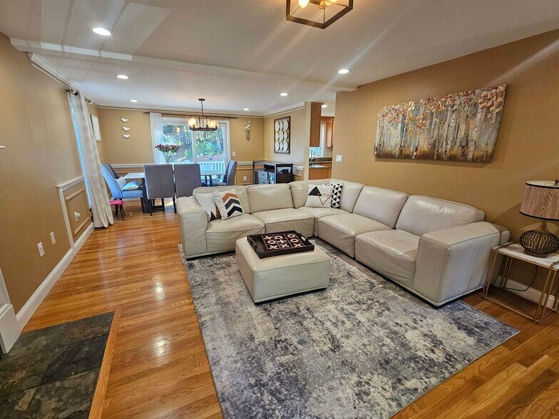 Building Photo - 9 Hibiscus