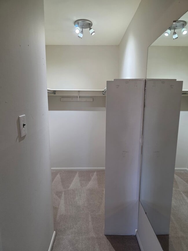 Building Photo - Green Valley Community off Kirkwood Highway