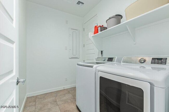 Building Photo - 8914 W Palo Verde Dr