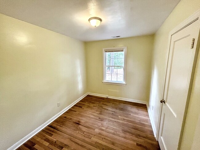 Building Photo - 1225 Blue Jay Ln