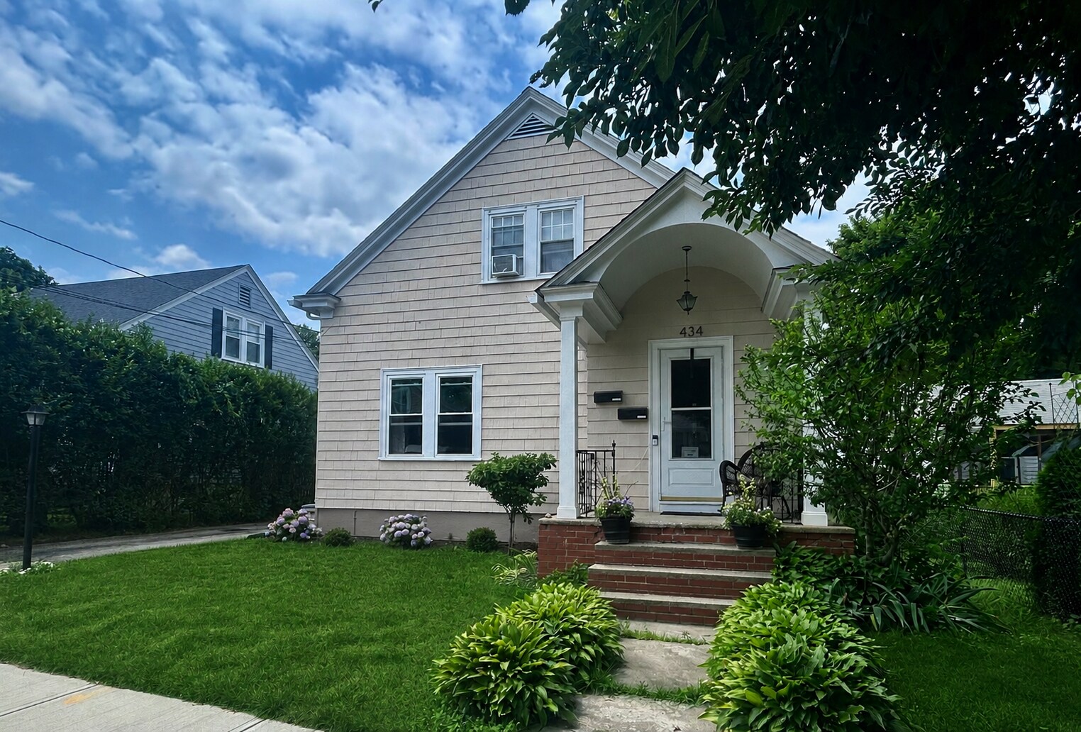 Building Photo - 434 Sharon St