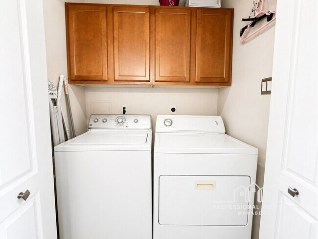 Building Photo - For Rent: 3-bedroom, 2-bathroom home in Mesa Del Sol