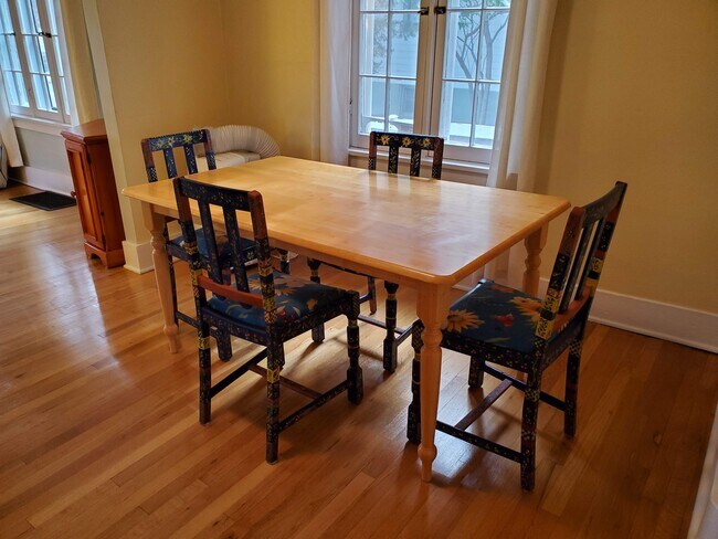 Building Photo - 607 Floral Ave