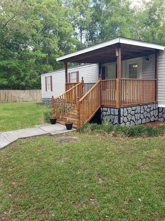 Primary Photo - 7310 Pineview Dr