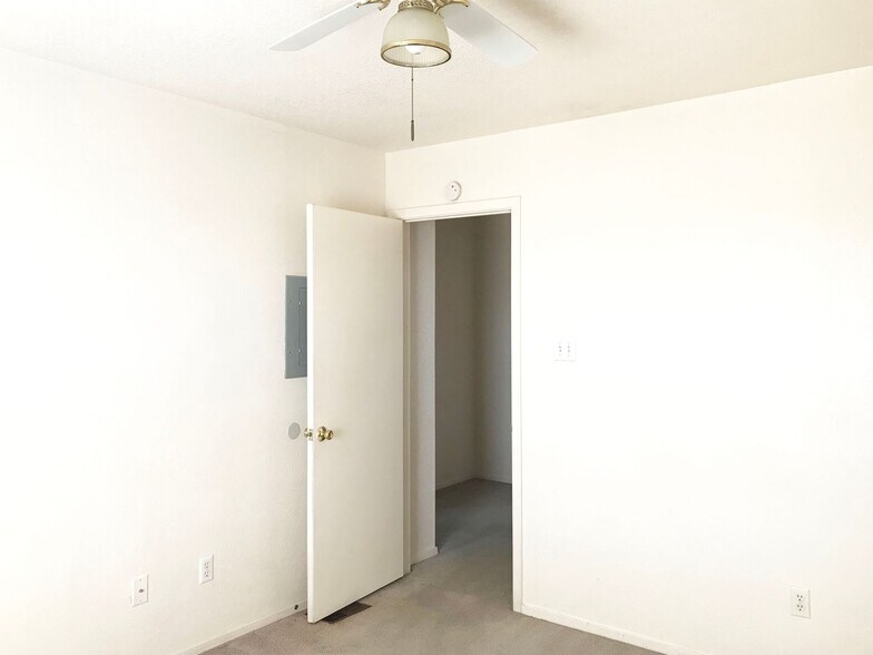 Building Photo - 1104 Leslie Cir