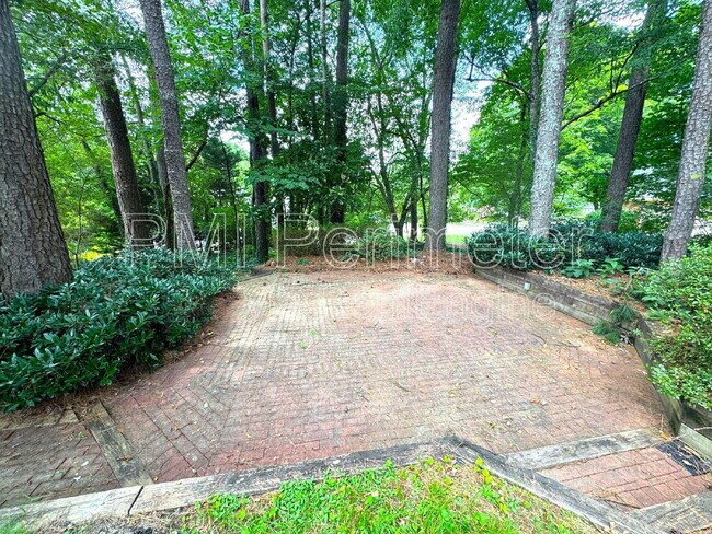 Building Photo - 5338 Roberts Dr