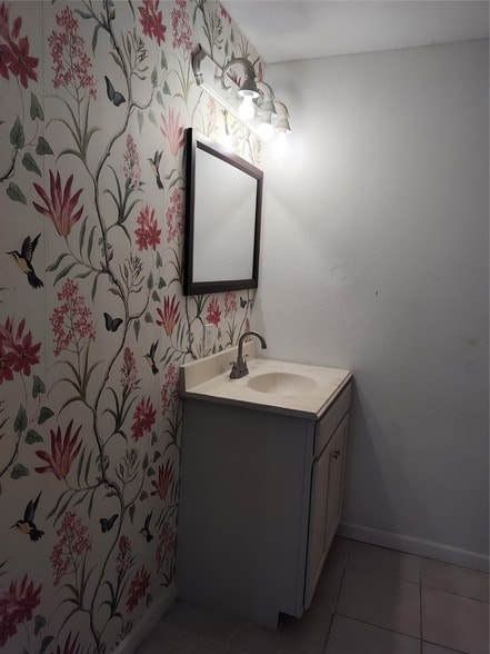 Building Photo - 527 W 6th St