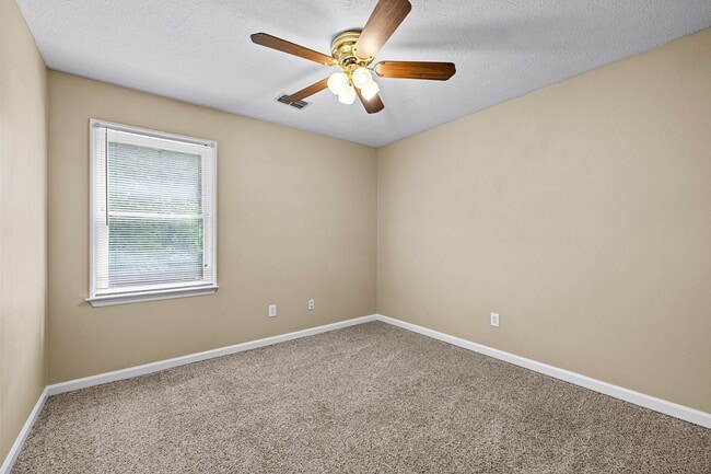Building Photo - Immaculate 4BR Home with In Law Suite in Prime Location