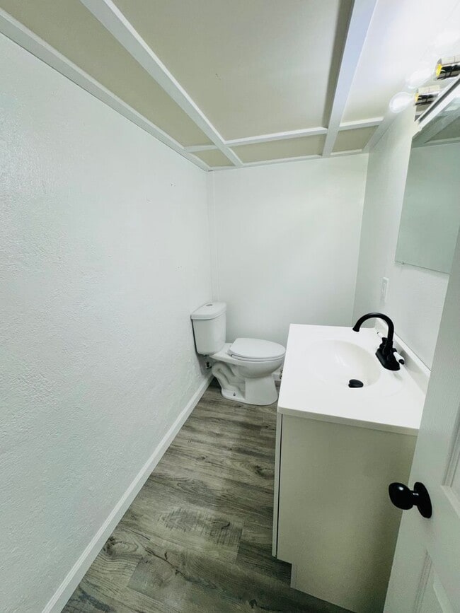 Building Photo - 3 bedroom (with bonus room) 1.5 bathroom