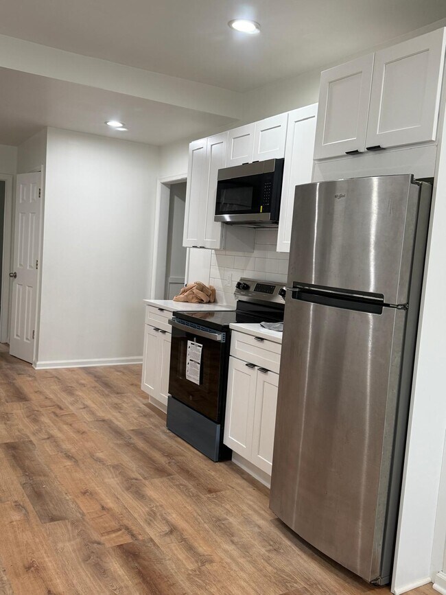 Building Photo - 68 W Rockland St