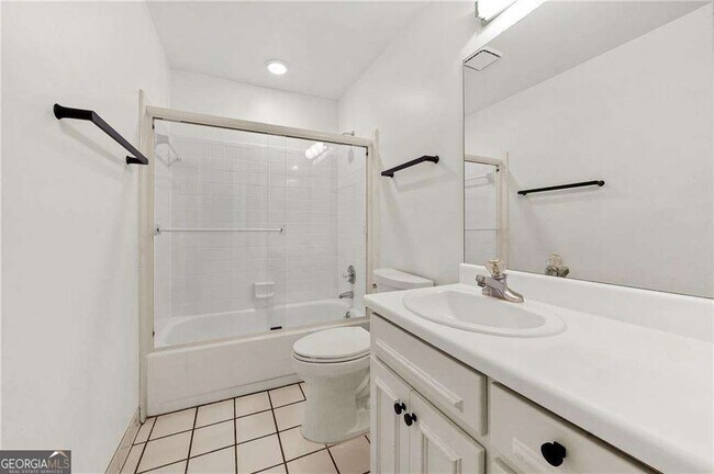 Building Photo - 1086 Pine Grove Ave NE