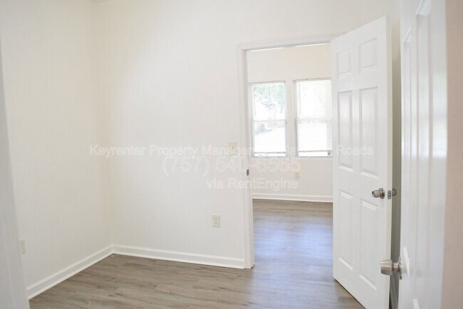 Building Photo - 850 W 50th St