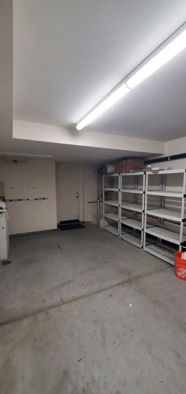 Building Photo - 2 Bed, 2 Bath located within Point Loma an...