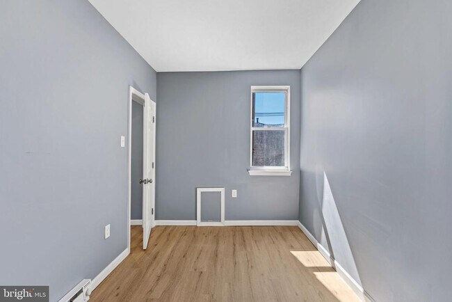 Building Photo - 2224 E Clearfield St