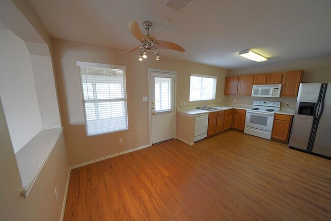 Building Photo - Beautifully maintained home for lease! - Realtor Commission: $500