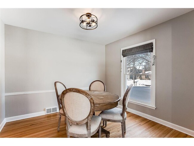 Building Photo - 1517 W 53rd St