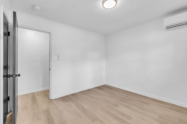 Building Photo - Updated 2-Bedroom 1-Bathroom Duplex in Spartanburg with Modern Finishes and Convenient Location! ...