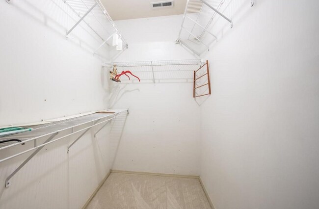 Building Photo - 5196 Hollow Wood Ct